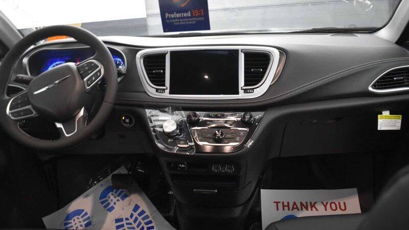 2025 Chrysler Pacifica Select