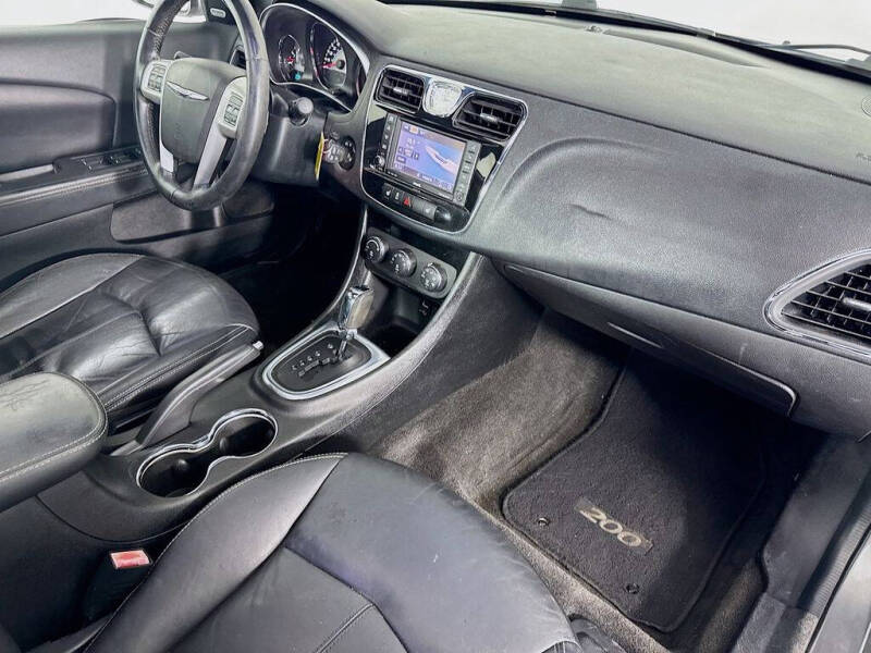 2013 Chrysler 200 Limited