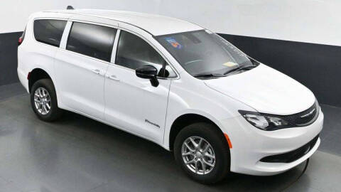 2025 Chrysler Voyager LX