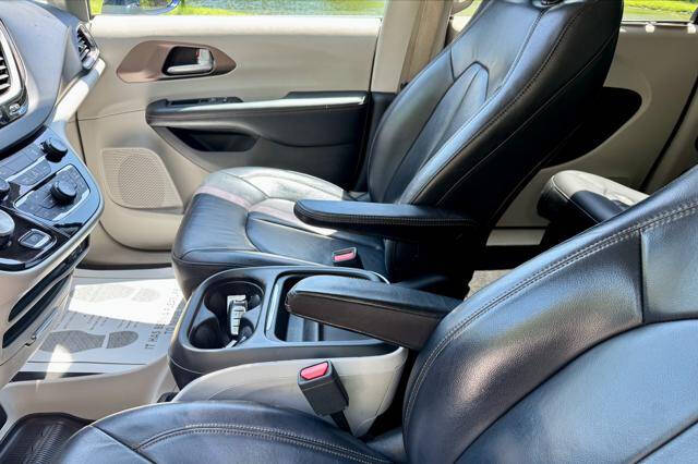 2017 Chrysler Pacifica Touring-L