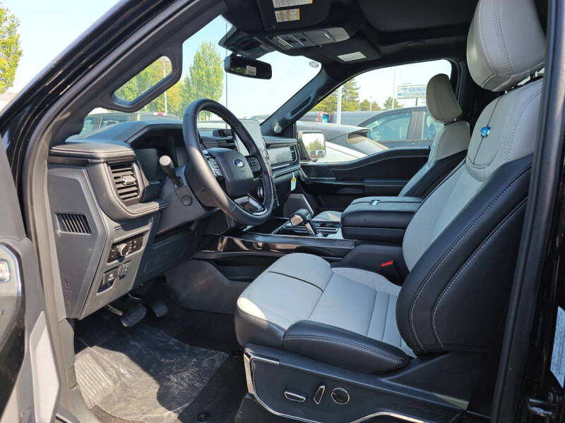 2025 Ford F-150 Lightning Platinum