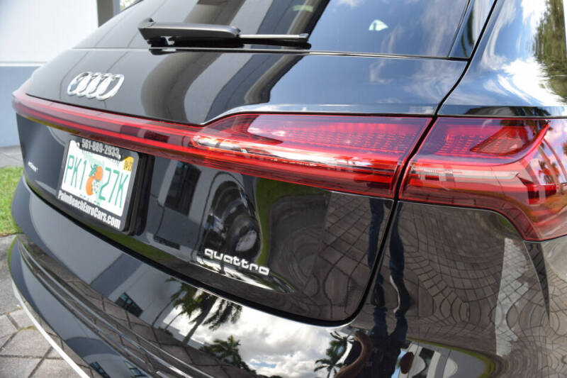 2022 Audi e-tron quattro Premium