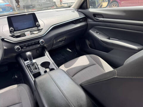 2022 Nissan Altima 2.5 SV