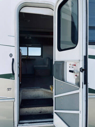 2002 Fleetwood RV 37U