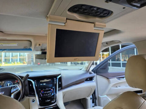 2017 Cadillac Escalade Luxury