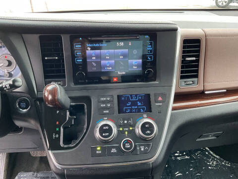 2017 Toyota Sienna Limited Premium 7-Passenger