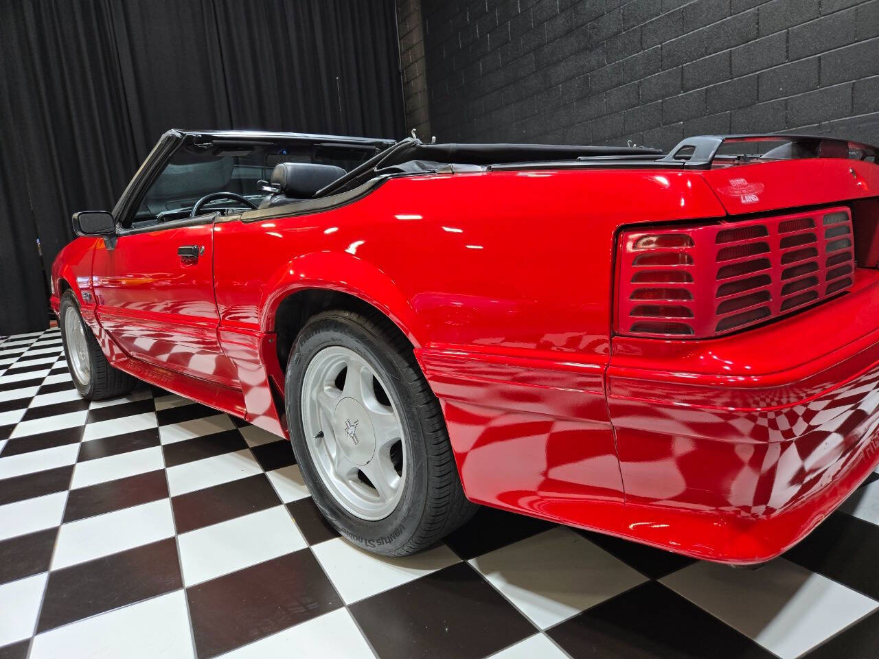 1992 Ford Mustang 17