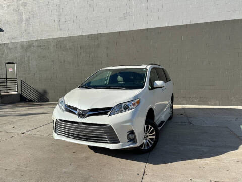 2019 Toyota Sienna XLE 7-Passenger Auto Access Seat