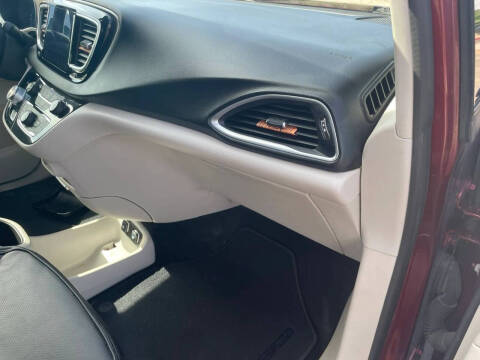 2017 Chrysler Pacifica Touring-L Plus