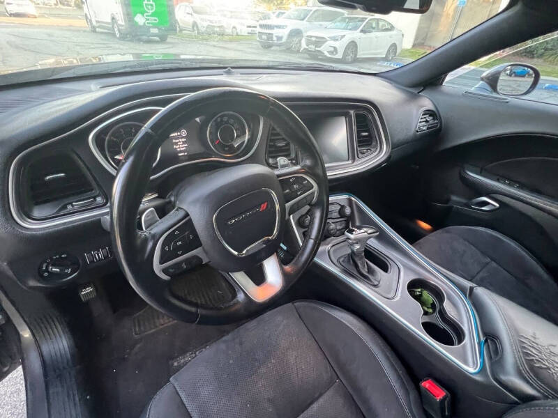 2016 Dodge Challenger 392 HEMI Scat Pack Shaker