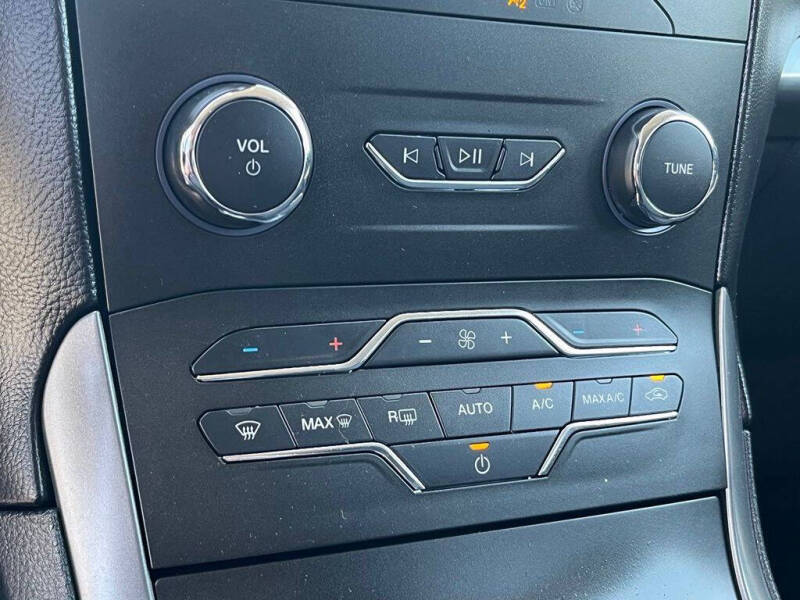 2020 Ford Edge SE
