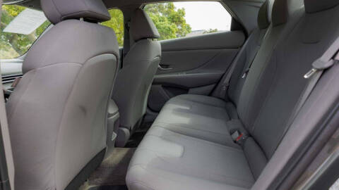 2024 Hyundai Elantra SE