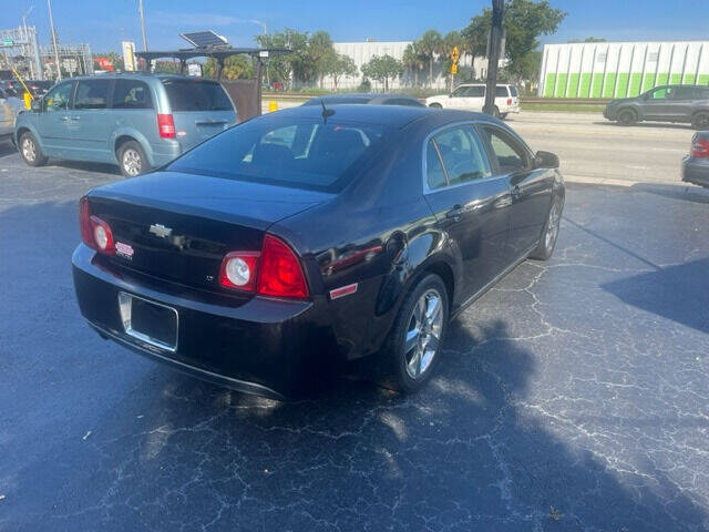 2009 Chevrolet Malibu Sedan - $4,899