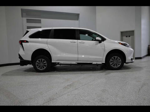 2025 Toyota Sienna LE 8-Passenger