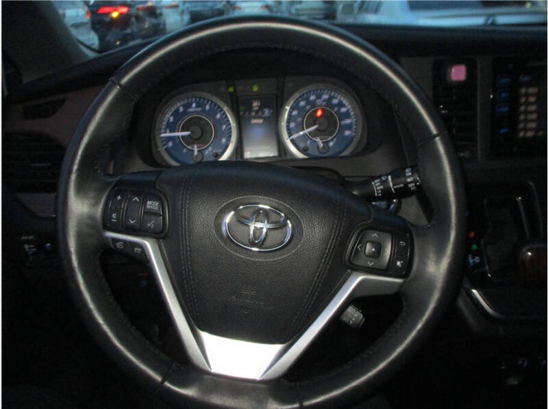 2015 Toyota Sienna Limited Premium 7-Passenger