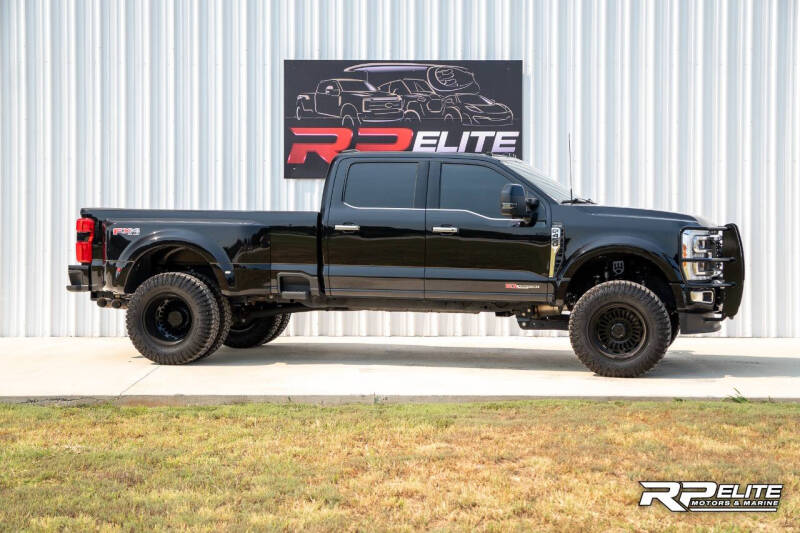 2023 Ford F-450 Super Duty Limited's photo