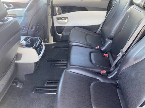 2024 Kia Carnival SX