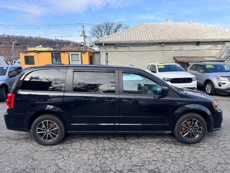 2017 Dodge Grand Caravan SXT photo 4