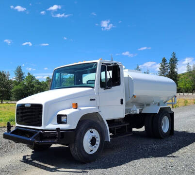 2004 Freightliner FL70 for sale at CPMTRUCKSALES.COM in Central Point OR