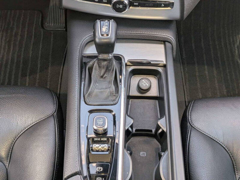 2018 Volvo XC90 T5 Momentum 7-Passenger