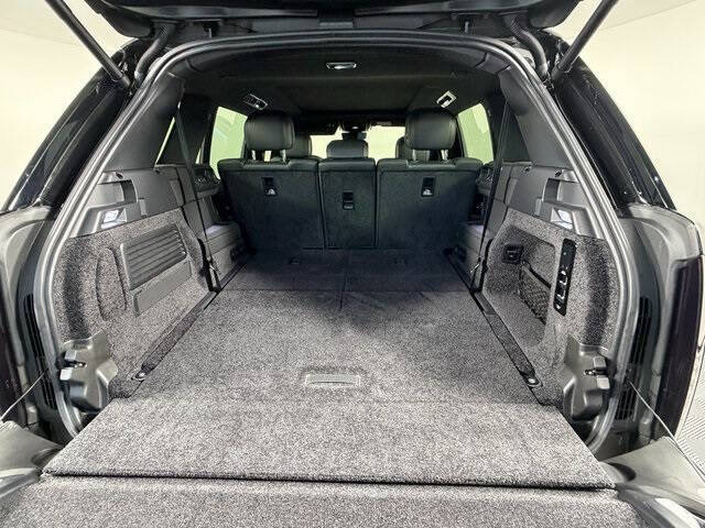 2025 Land Rover Range Rover P400 SE LWB