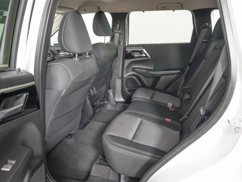 2023 Mitsubishi Outlander ES