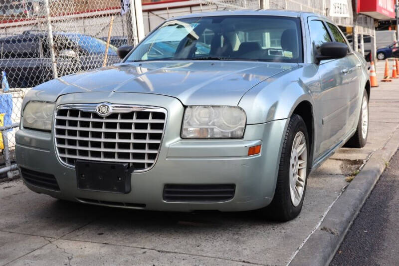 2006 Chrysler 300 for sale at HILLSIDE AUTO MALL INC in Jamaica NY