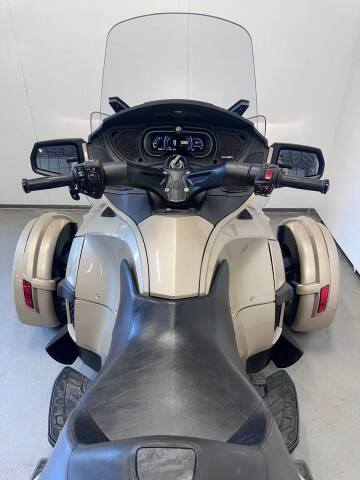 2018 Can-Am Spyder RT Champagne Dark