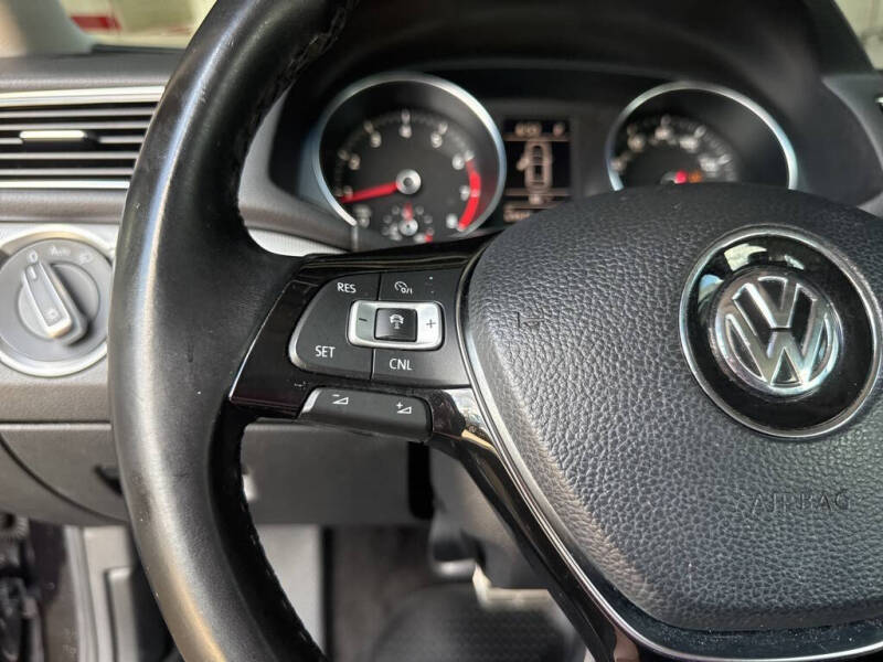 2018 Volkswagen Passat 2.0T R-Line