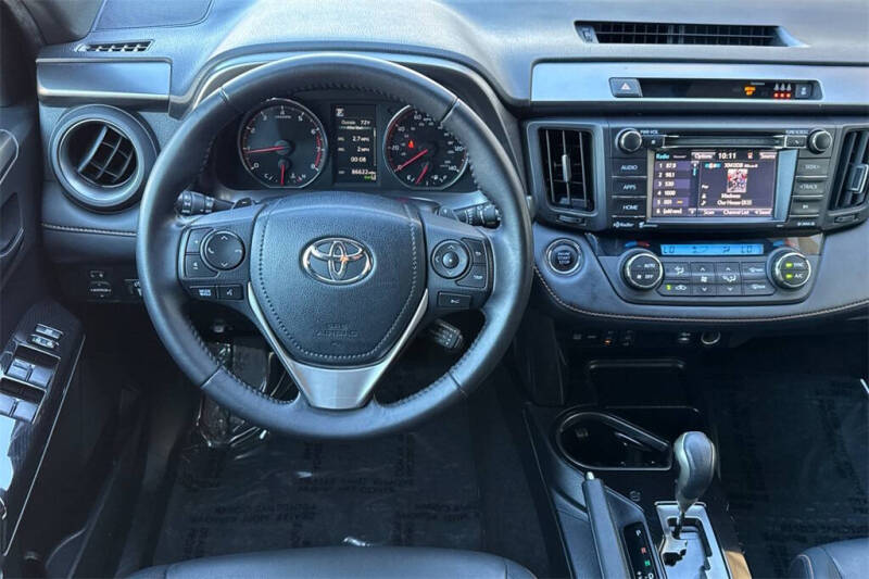 2017 Toyota RAV4 SE