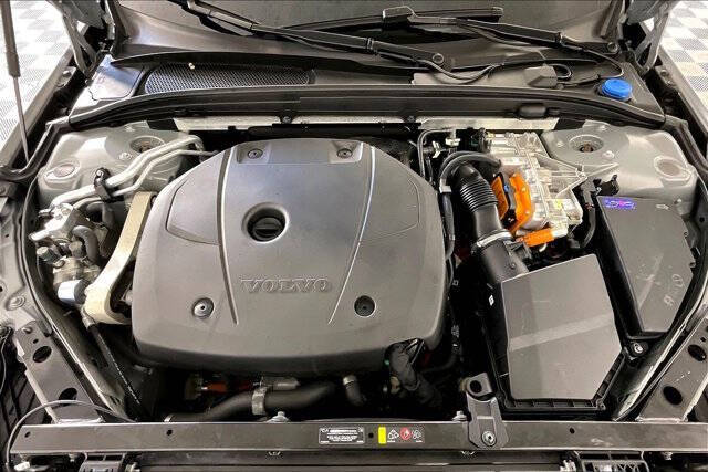 2024 Volvo S60 Recharge T8 Ultimate Dark Theme