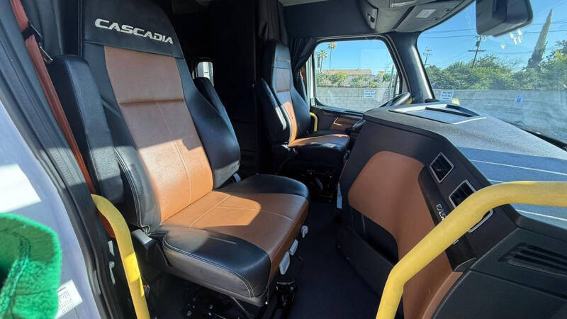 2023 Freightliner Cascadia