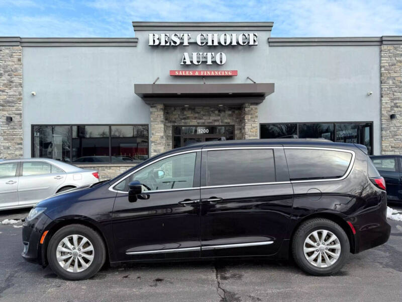 2017 Chrysler Pacifica for sale at Best Choice Auto in Evansville IN