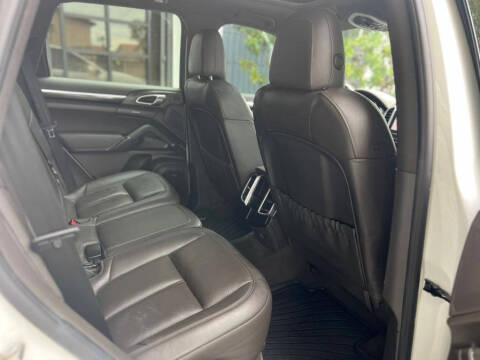 2017 Porsche Cayenne Platinum Edition