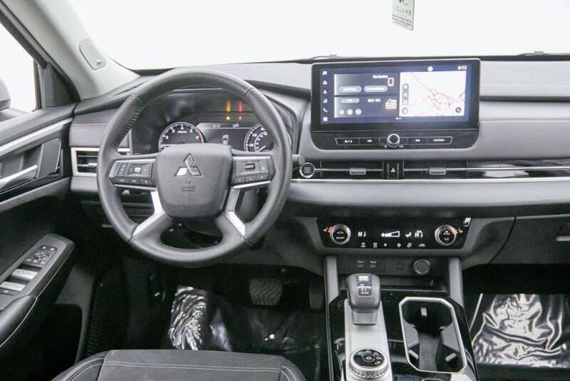 2025 Mitsubishi Outlander SE