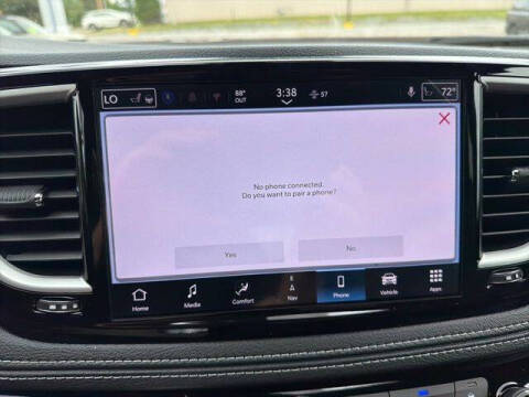 2027 Chrysler Pacifica Select