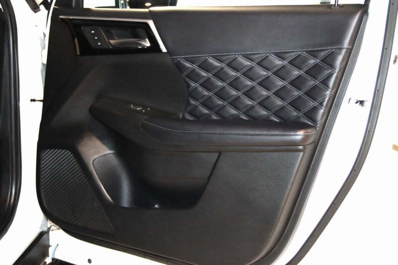 2024 Mitsubishi Outlander PHEV SEL