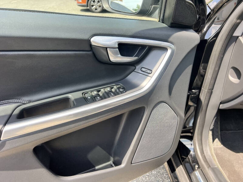 2015 Volvo XC60 T6 Platinum