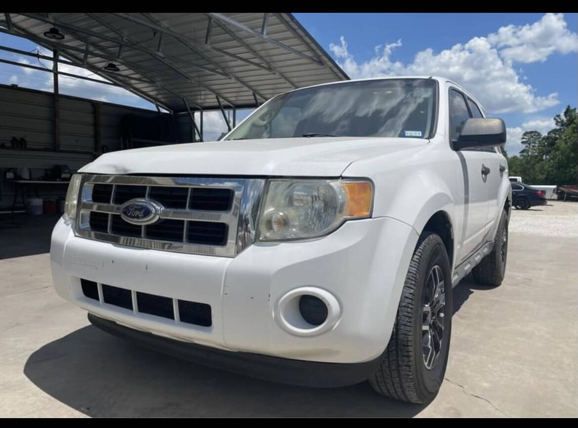 White 2009 Ford Escape XLS XLS 4dr SUV 6A 1