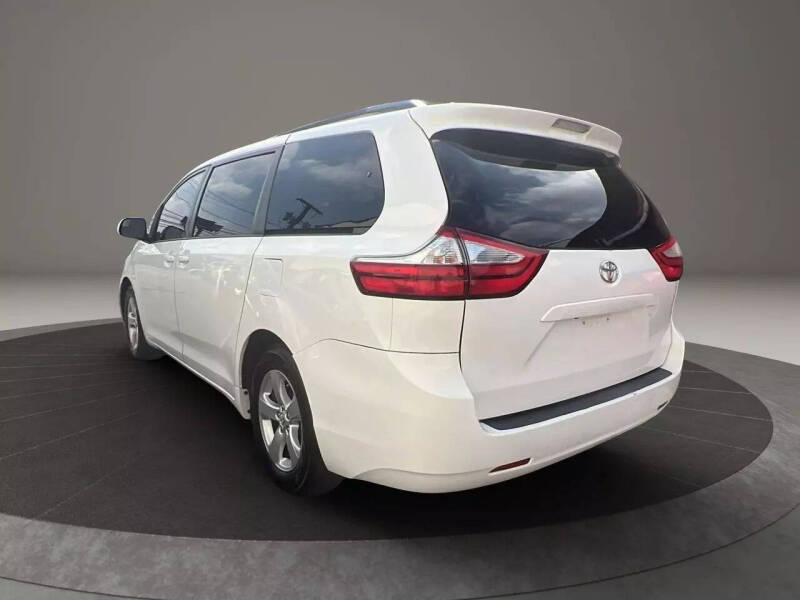 2017 Toyota Sienna
