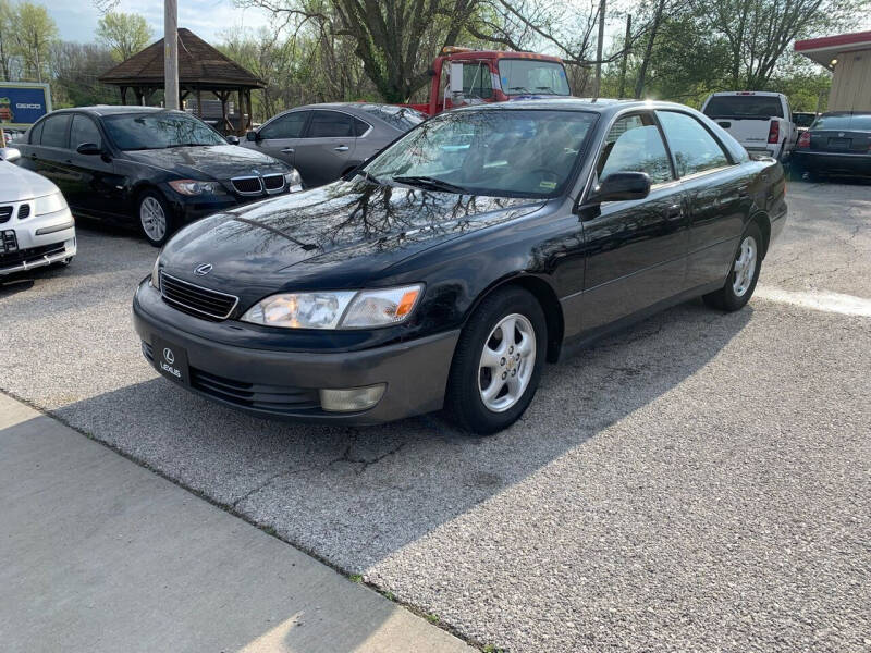 1999 Lexus ES 300 for sale at Dutch and Dillon Car Sales in Lee's Summit MO