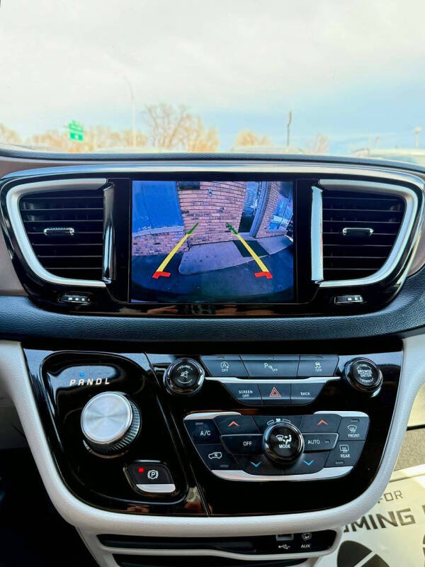 2017 Chrysler Pacifica Touring-L