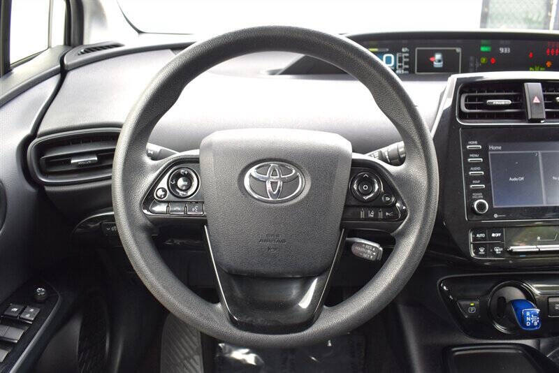 2022 Toyota Prius LE