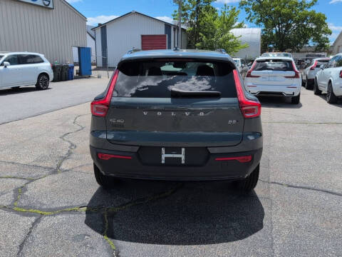 2026 Volvo XC40 B5 Plus