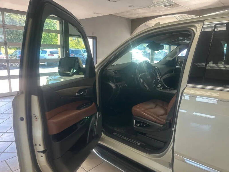 2016 Cadillac Escalade Luxury Collection