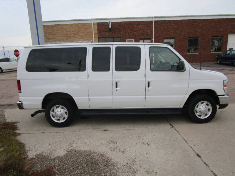 Used 2011 Ford E-Series Econoline Wagon XLT with VIN 1FBNE3BL8BDA53187 for sale in Danbury, IA