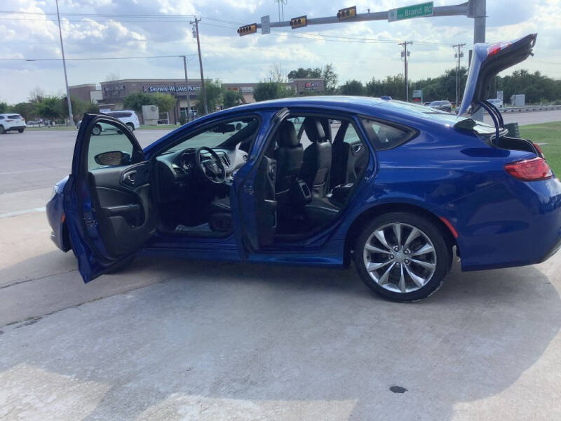 2015 Chrysler 200 S photo 15