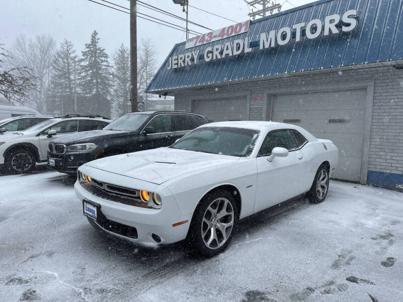 2015 Dodge Challenger R/T's photo