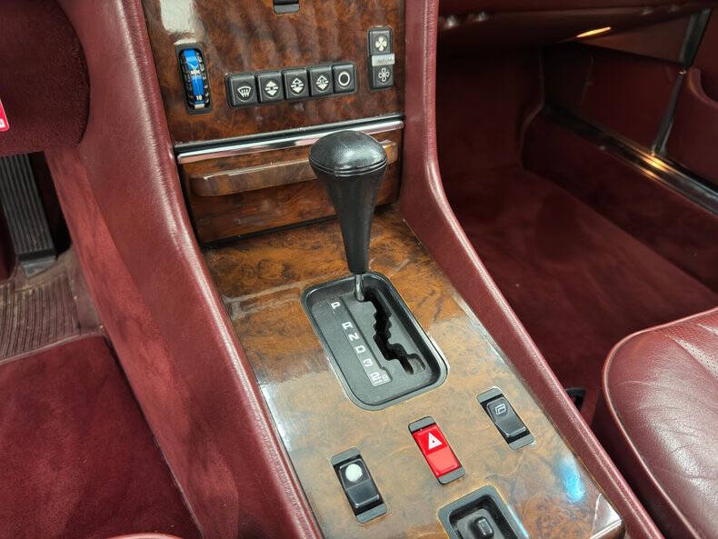 1987 Mercedes-Benz 560-Class 560 SL