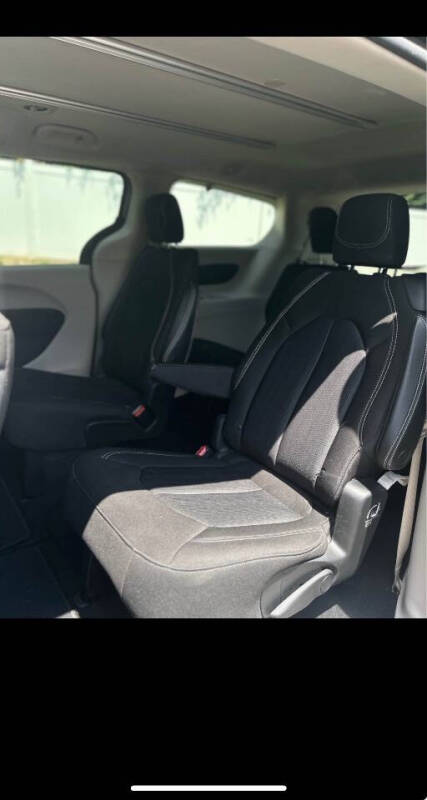 2020 Chrysler Voyager LX